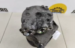 Компрессор кондиционера для Volvo C30 2008 года на фотографиях