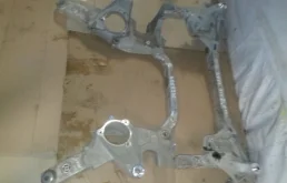 Подрамник двигателя для BMW 5er 2011 года на фотографиях