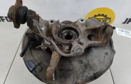 Кулак поворотный левый для Mitsubishi Pajero на фотографиях