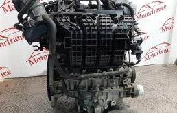 Двигатель для Nissan X-Trail 2003 года на фотографиях