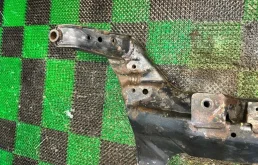 Подрамник двигателя для Nissan Almera Classic 2009 года на фотографиях