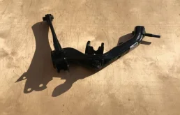 Рычаг задний левый нижний для Toyota Avensis 2003 года на фотографиях