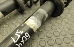 Пружина амортизатора задняя для BMW 5er 2012 года на фотографиях