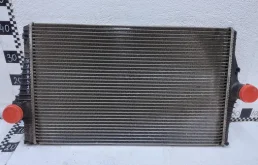 Радиатор интеркулера для Volvo XC90 2003 года на фотографиях