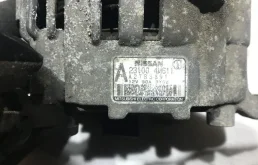 Генератор для Nissan X-Trail 2001 года на фотографиях