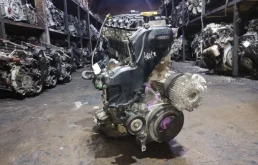 Двигатель без навесного для Nissan Navara 2013 года на фотографиях