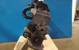 Двигатель без навесного для Nissan March на фотографиях