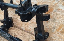 Подрамник двигателя для Mitsubishi Pajero 2007 года на фотографиях