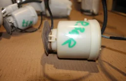 Топливный насос для Toyota RAV4 на фотографиях