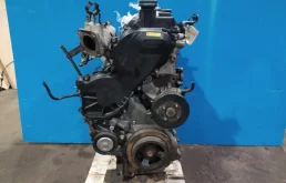 Двигатель без навесного для Nissan Pathfinder 2012 года на фотографиях