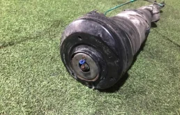 Амортизатор передний левый для Audi Q7 на фотографиях