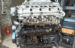 Двигатель без навесного для Mitsubishi L200 2009 года на фотографиях