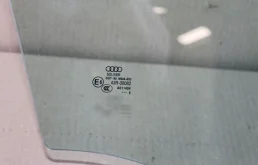 Стекла и зеркала для Audi Q3 2014 года на фотографиях