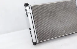 Кассета радиаторов для Hyundai Solaris 2013 года на фотографиях