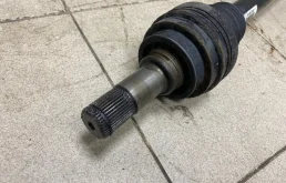 Привод задний левый для Audi Q7 2010 года на фотографиях