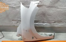 Крылья для Nissan Tiida 2012 года на фотографиях