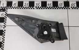 Фонарь правый для Toyota Corolla 2012 года на фотографиях