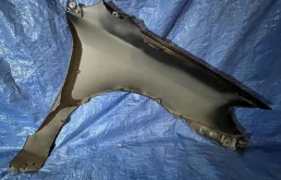 Крыло правое для Toyota Corolla 2005 года на фотографиях