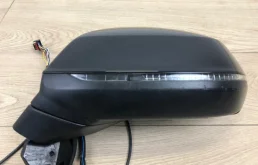 Стекла и зеркала для Audi Q7 2015 года на фотографиях