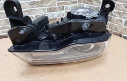 Фара правая для Jeep Grand Cherokee на фотографиях