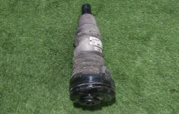 Пневмостойка передняя правая для Audi Q7 2018 года на фотографиях