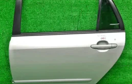 Дверь задняя левая для Toyota Corolla 2002 года на фотографиях
