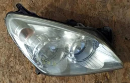 Фара правая для Opel Astra 2007 года на фотографиях