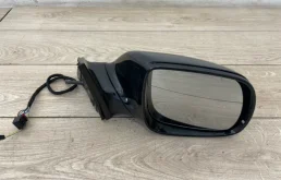 Стекла и зеркала для Audi Q7 2012 года на фотографиях