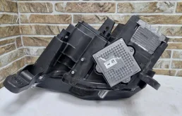 Фара правая для Jeep Grand Cherokee на фотографиях