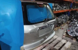 Крышка багажника для Honda CR-V 2008 года на фотографиях