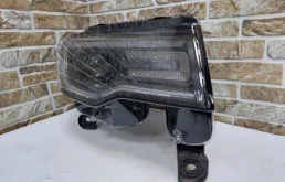 Фара правая для Jeep Grand Cherokee на фотографиях