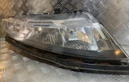 Фара правая для Honda Civic 2005 года на фотографиях