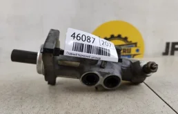 Главный тормозной цилиндр для Volvo XC90 2010 года на фотографиях