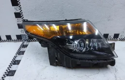 Фара правая для Ford Explorer 2012 года на фотографиях