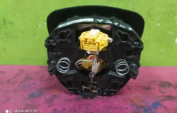 Подушка безопасности водителя для Skoda Rapid 2017 года на фотографиях