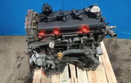 Двигатель без навесного для Nissan X-Trail 2006 года на фотографиях
