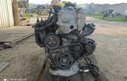 Двигатель без навесного для Volkswagen Polo 2003 года на фотографиях