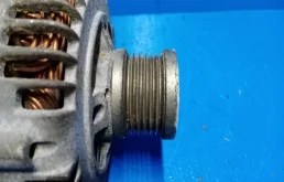 Генератор для Nissan X-Trail 2001 года на фотографиях