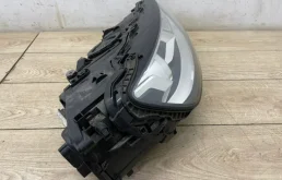 Фара правая для Audi Q7 2020 года на фотографиях