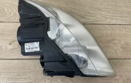 Фары для Volkswagen Touareg 2008 года на фотографиях