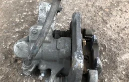 Суппорт задний правый для Honda Civic 2006 года на фотографиях