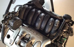 Двигатель без навесного для Porsche Cayenne 2002 года на фотографиях