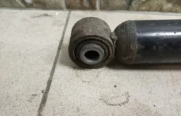 Амортизатор задний правый для BMW 5er 2011 года на фотографиях