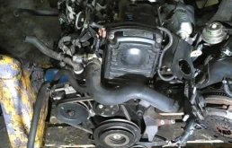 Двигатель для Nissan Primera 1996 года на фотографиях