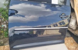 Дверь передняя левая для Volkswagen Touran 2011 года на фотографиях