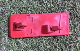 Отражатель (катафот) заднего бампера правый для Volkswagen Touareg 2011 года на фотографиях