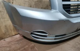Бампер для Dodge Caliber 2006 года на фотографиях