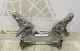 Подрамник двигателя для BMW 5er 2016 года на фотографиях