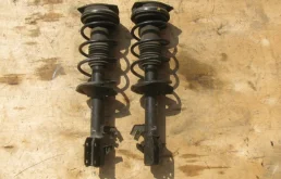 Стойка амортизационная (в сборе) передняя правая для Nissan Micra K12 5dr 2002-2010