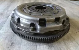 Маховик для Nissan X-Trail 2006 года на фотографиях